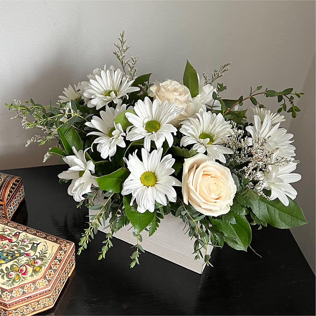 Fresh Linen Box Bouquet – Elikonia Flores Y Eventos, San Juan PR