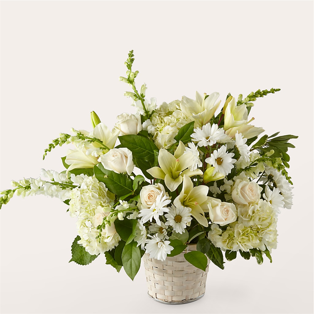 Ivory Elegance Floral Basket – Elikonia Flores Y Eventos, San Juan PR