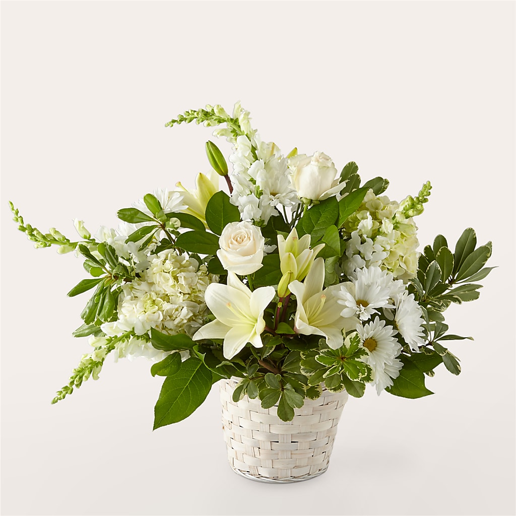 Ivory Elegance Floral Basket – Elikonia Flores Y Eventos, San Juan PR