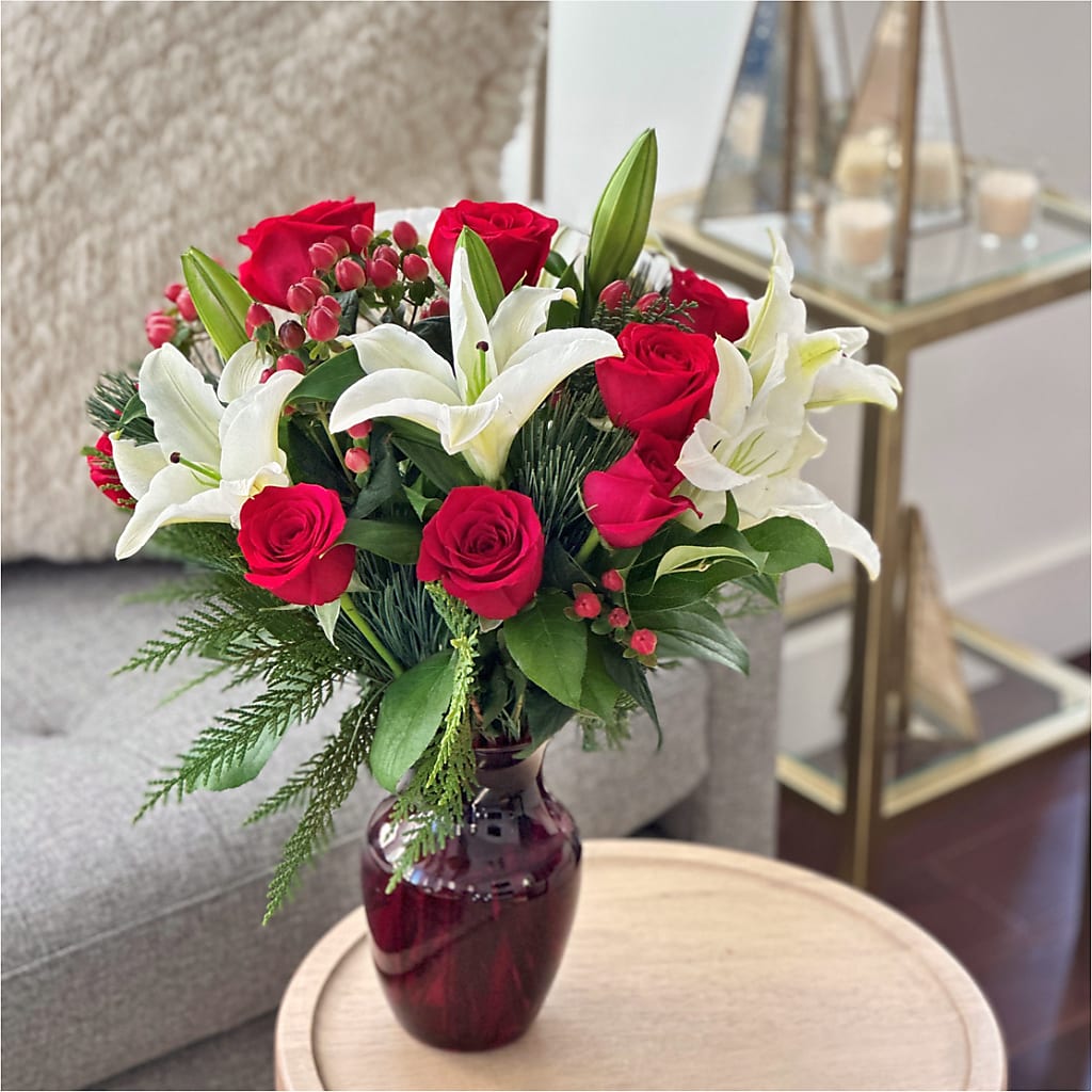 Evergreen Delight Bouquet – Elikonia Flores Y Eventos, San Juan PR