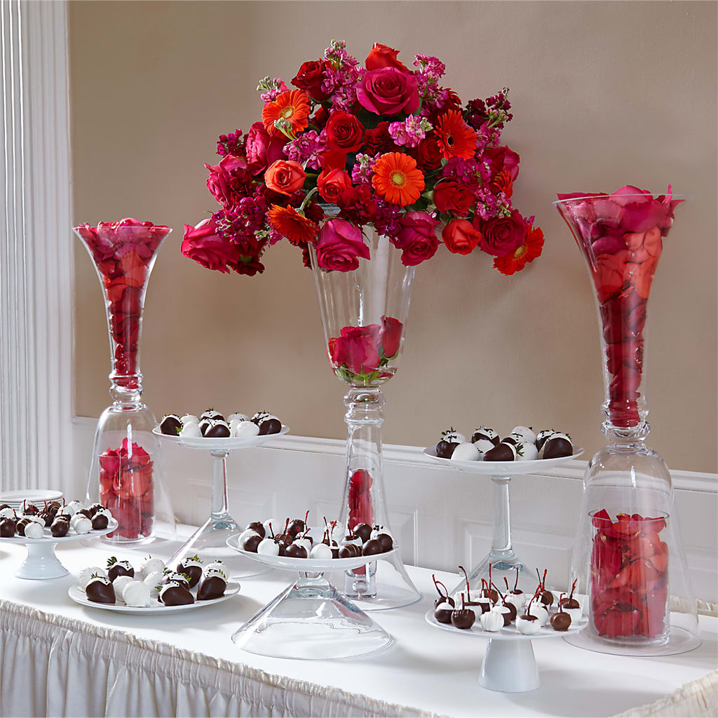 Life's Sweetness Centerpiece – Elikonia Flores Y Eventos, San Juan PR