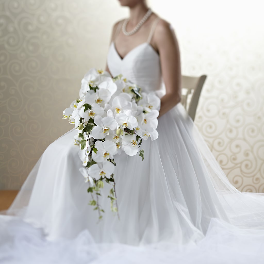 Classic White Bouquet – Elikonia Flores Y Eventos, San Juan PR
