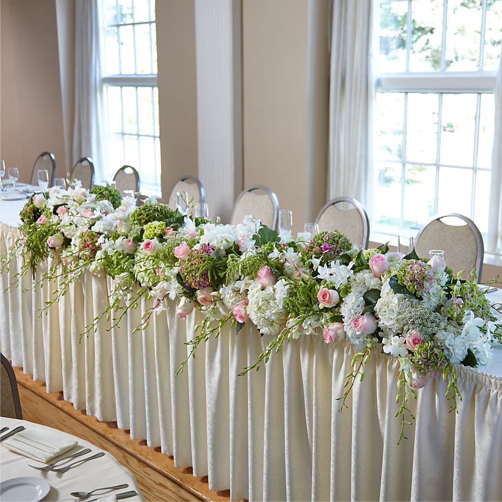 State of Joy Head Table Arrangement – Elikonia Flores Y Eventos, San Juan PR