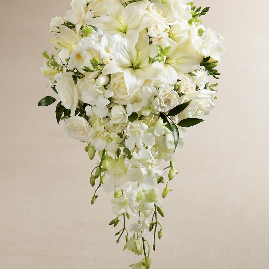 White Wonders Bouquet – Elikonia Flores Y Eventos, San Juan PR