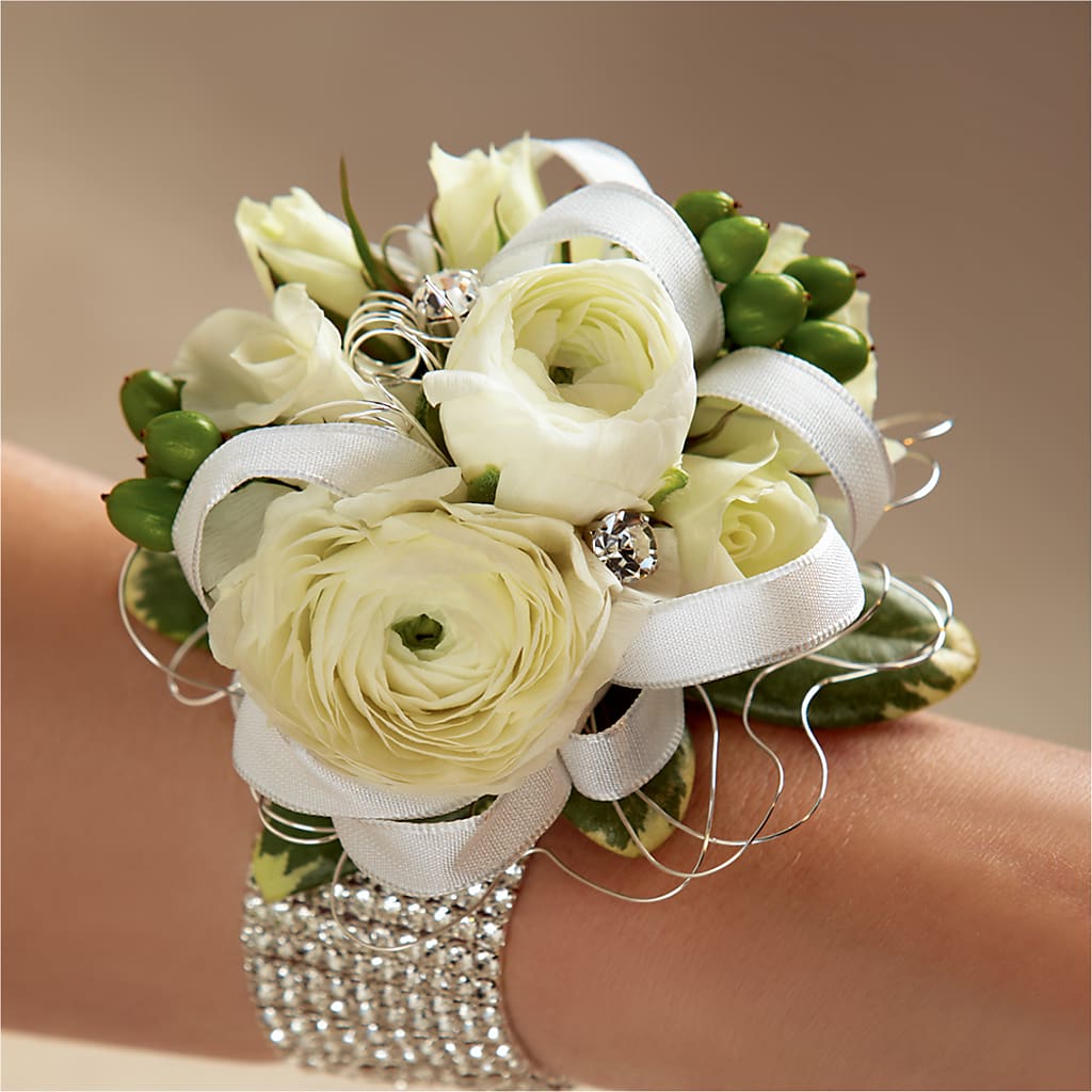 White Wedding Corsage – Elikonia Flores Y Eventos, San Juan PR