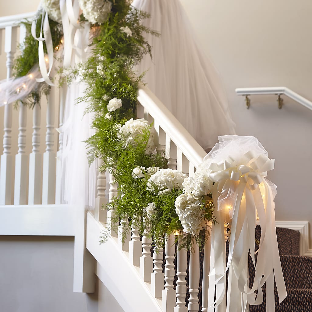 Champagne Dreams Garland – Elikonia Flores Y Eventos, San Juan PR