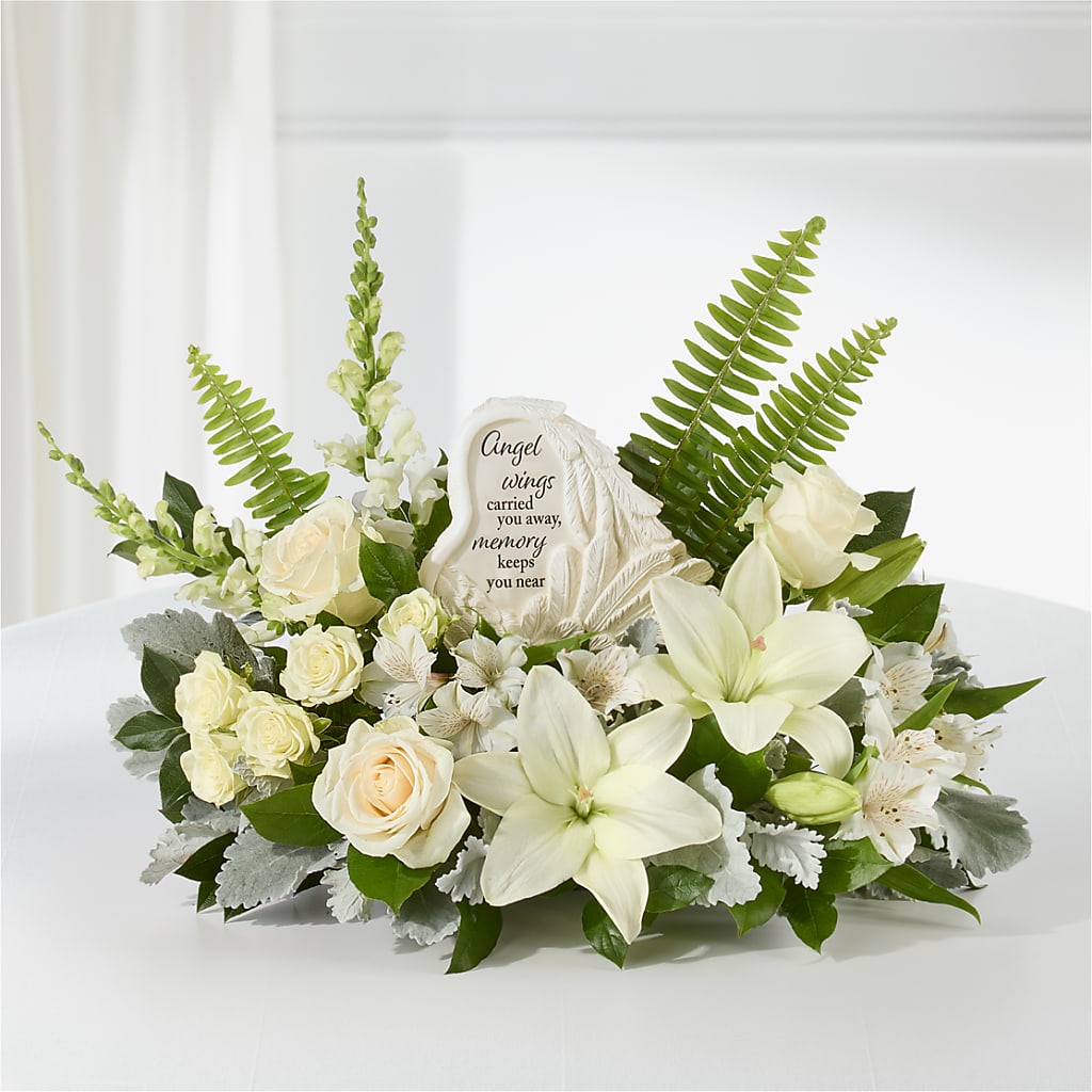 Holding You Close Arrangement –  Elikonia Flores Y Eventos, San Juan PR