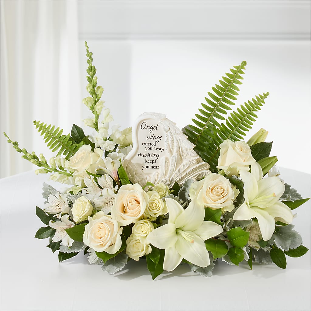 Holding You Close Arrangement –  Elikonia Flores Y Eventos, San Juan PR