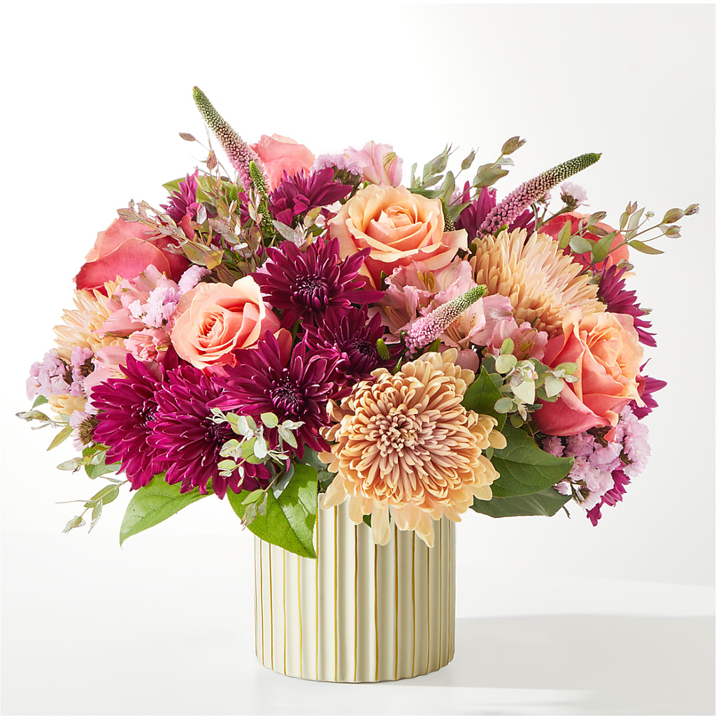 Berry Cobbler Bouquet with Ivory Vase –  Elikonia Flores Y Eventos, San Juan PR